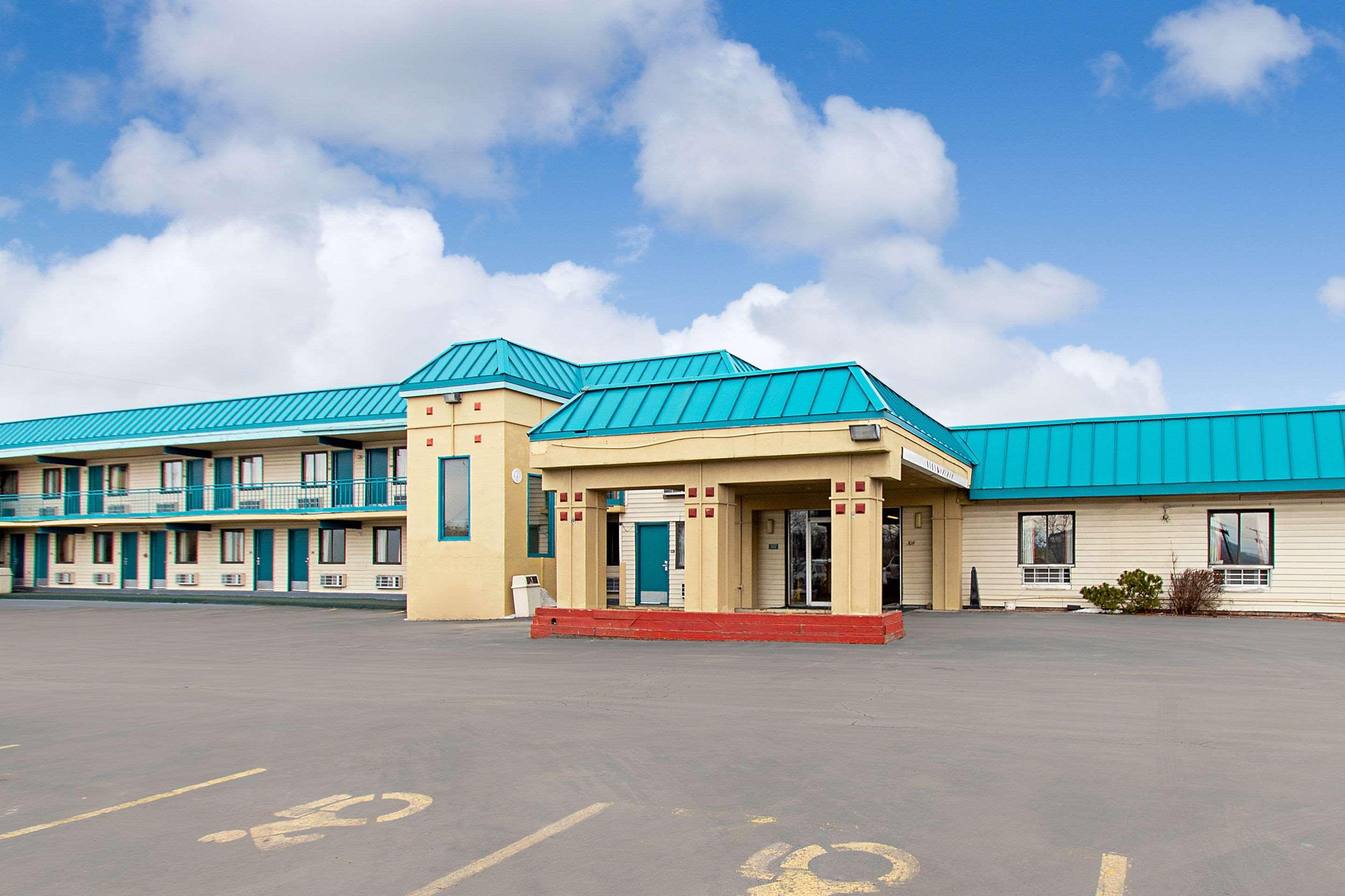 Econo Lodge Utica Exterior foto